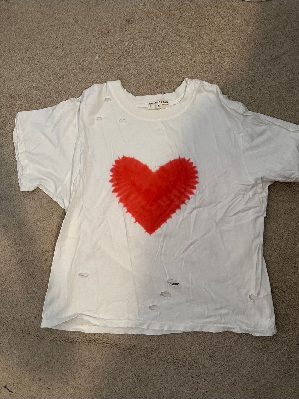 New electric rose heart distressed tee Medium